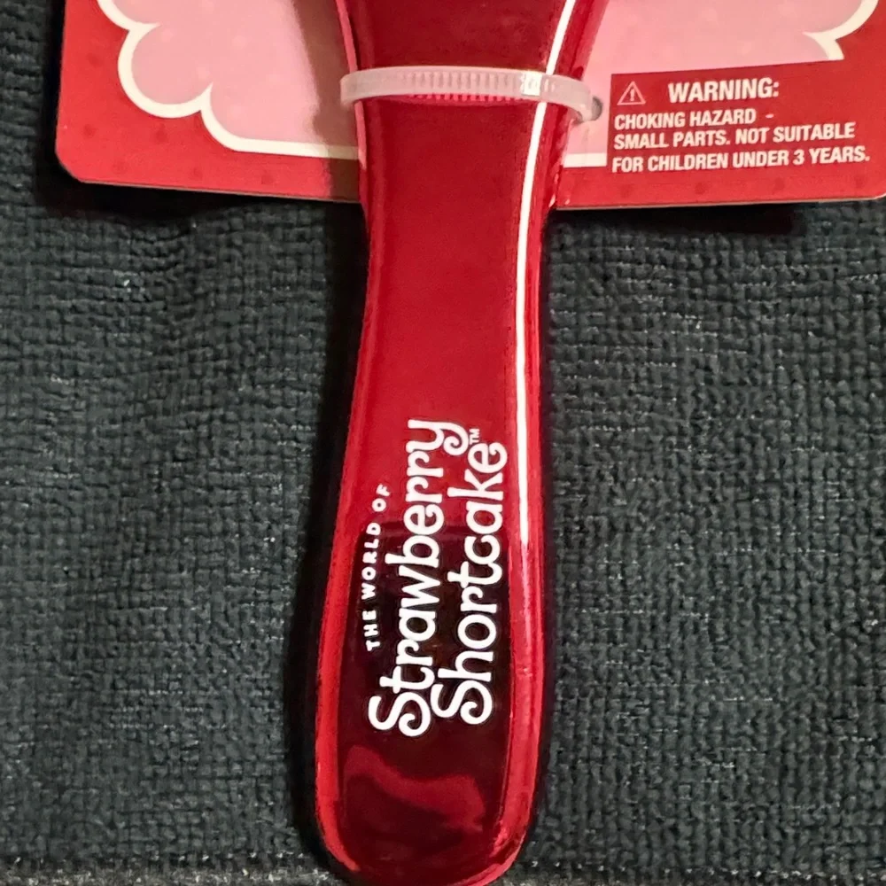 NEW Strawberry shortcake Red Detangling Brush